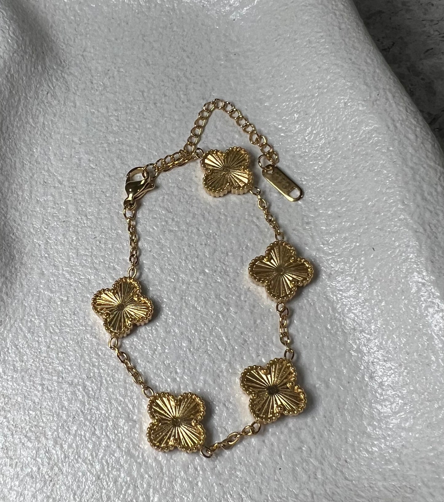 Veloura | Gold