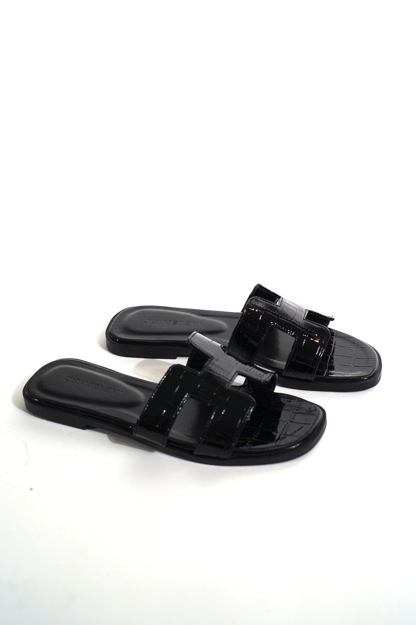 Aria I Black